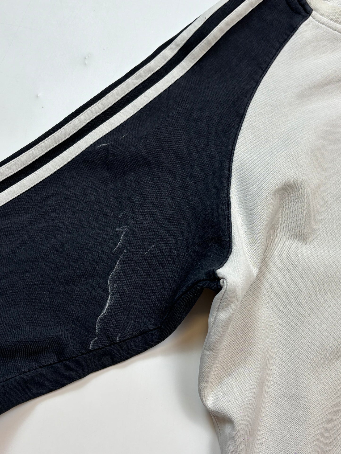 Vintage Adidas small logo sweatshirt (M)