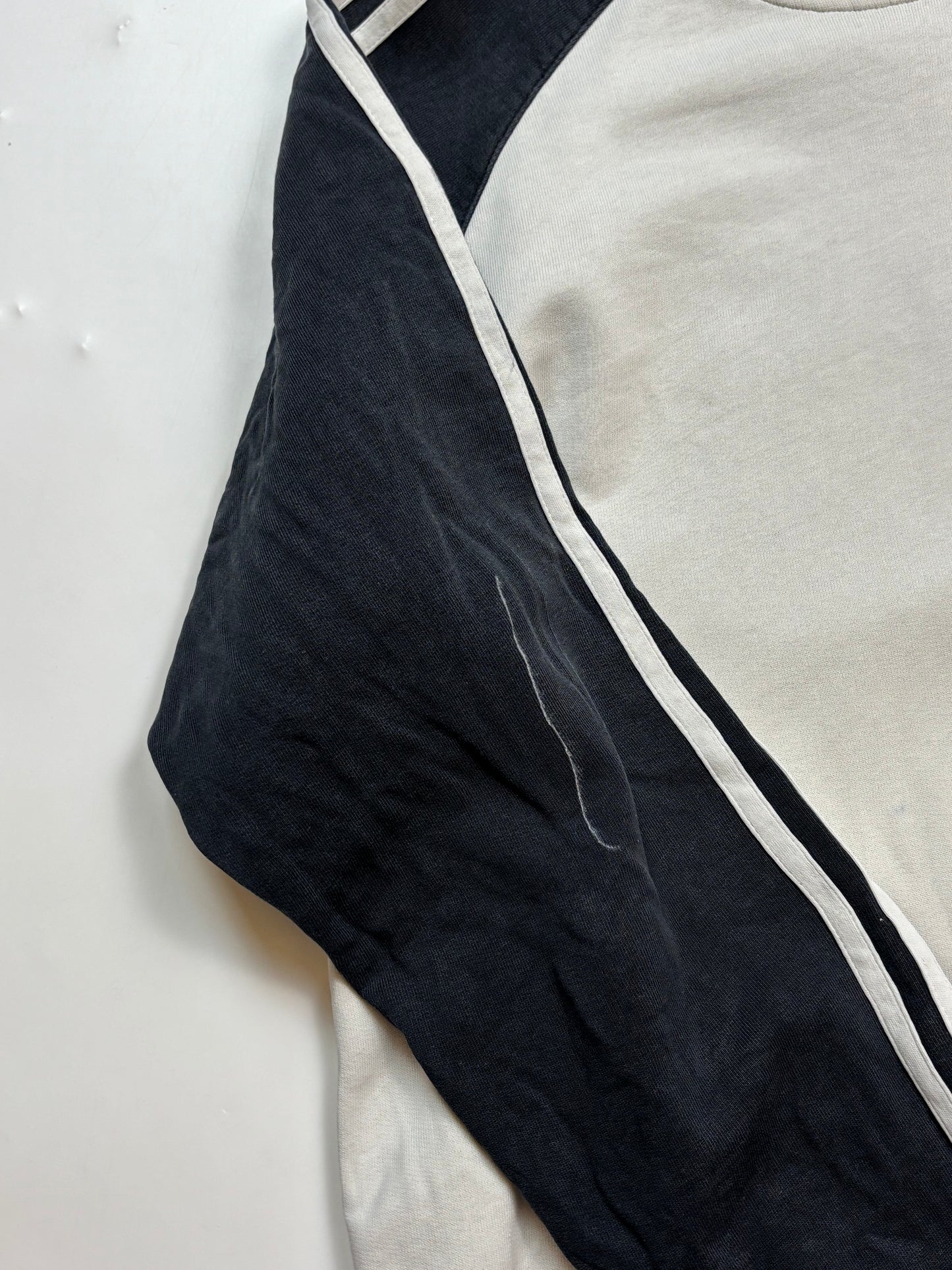 Vintage Adidas small logo sweatshirt (M)