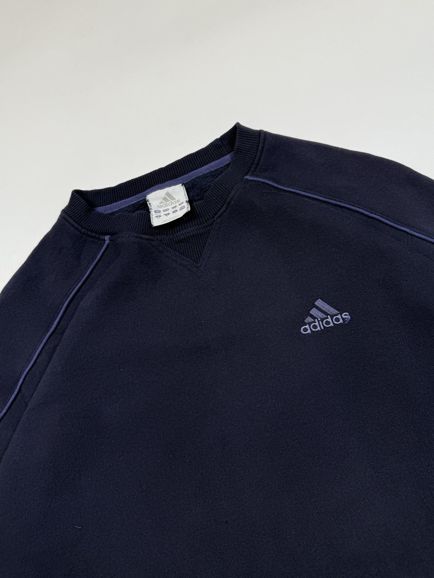 Vintage Adidas small logo sweatshirt (M)
