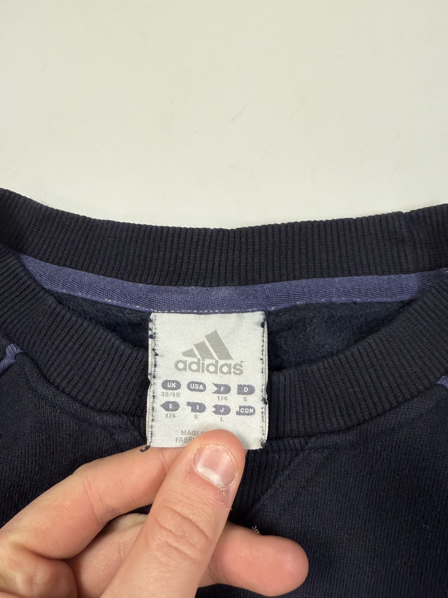 Vintage Adidas small logo sweatshirt (M)