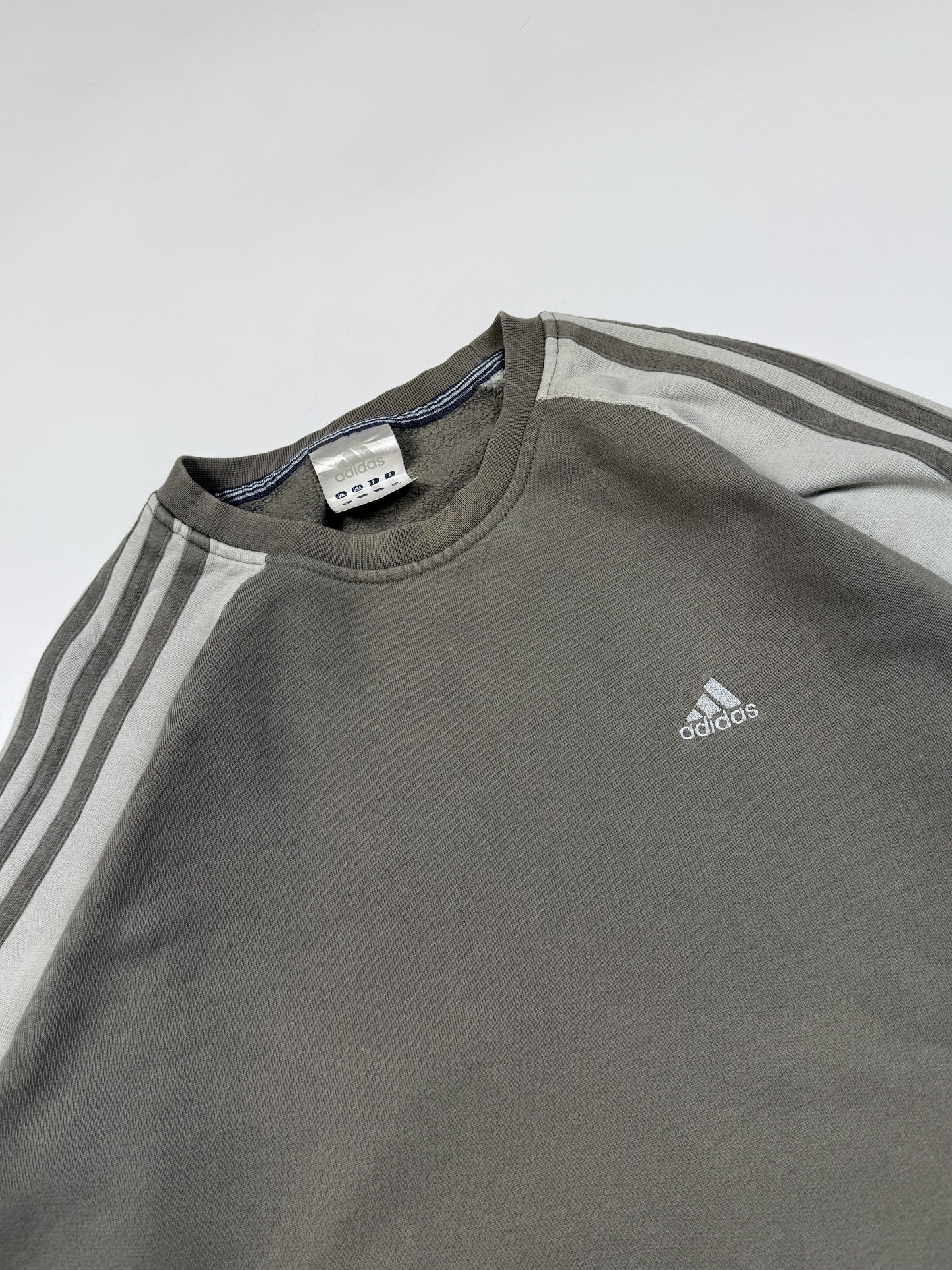 Vintage Adidas small logo sweatshirt (M)