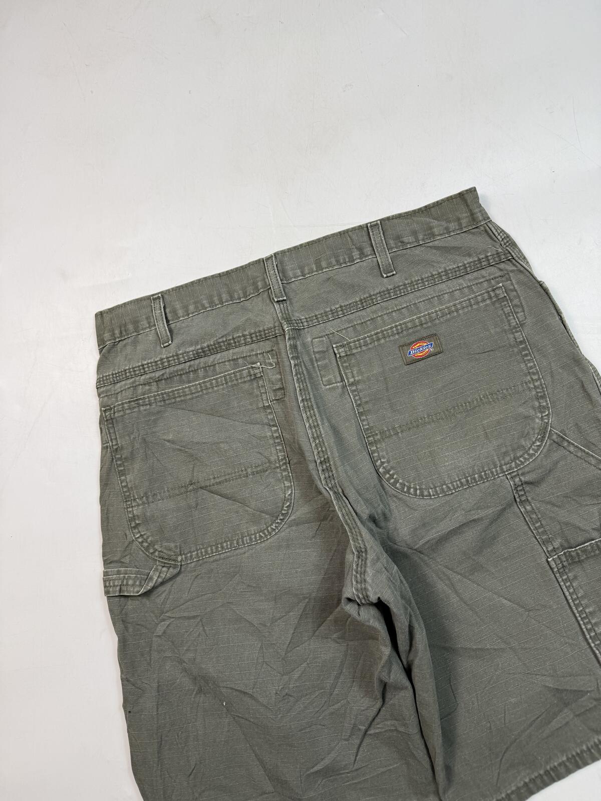 Vintage Dickies baggy carpenter shorts (W34)