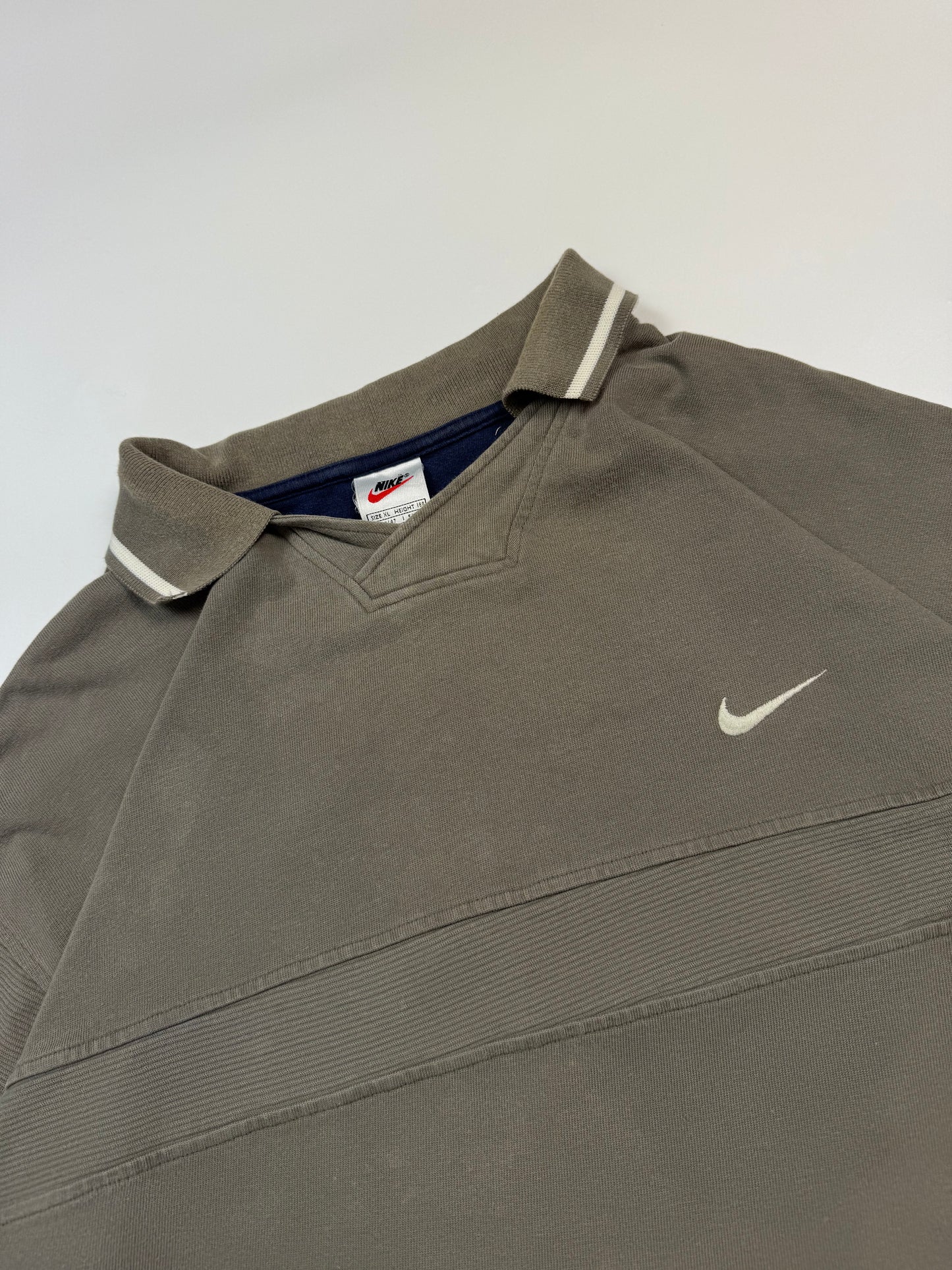 Vintage 90s Nike collared sweatshirt (XL)