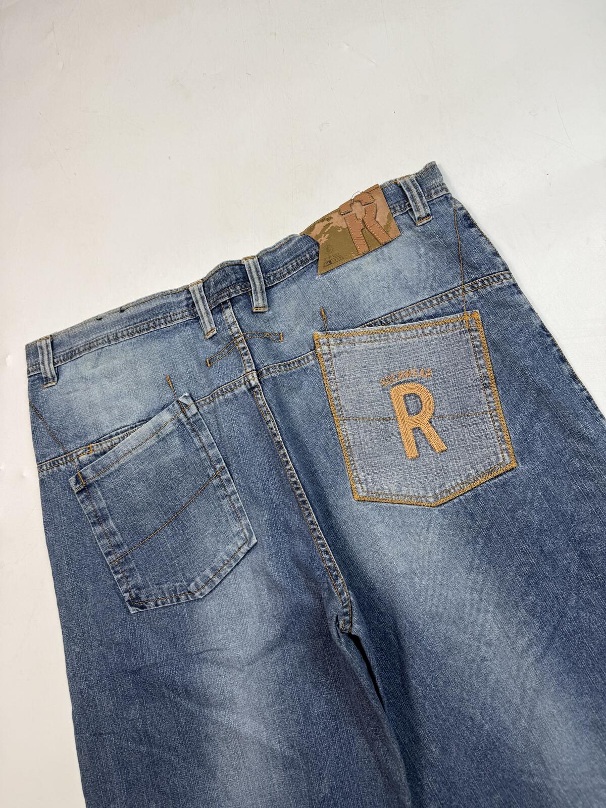 Vintage Y2K Rocawear baggy hip hop shorts (W38)