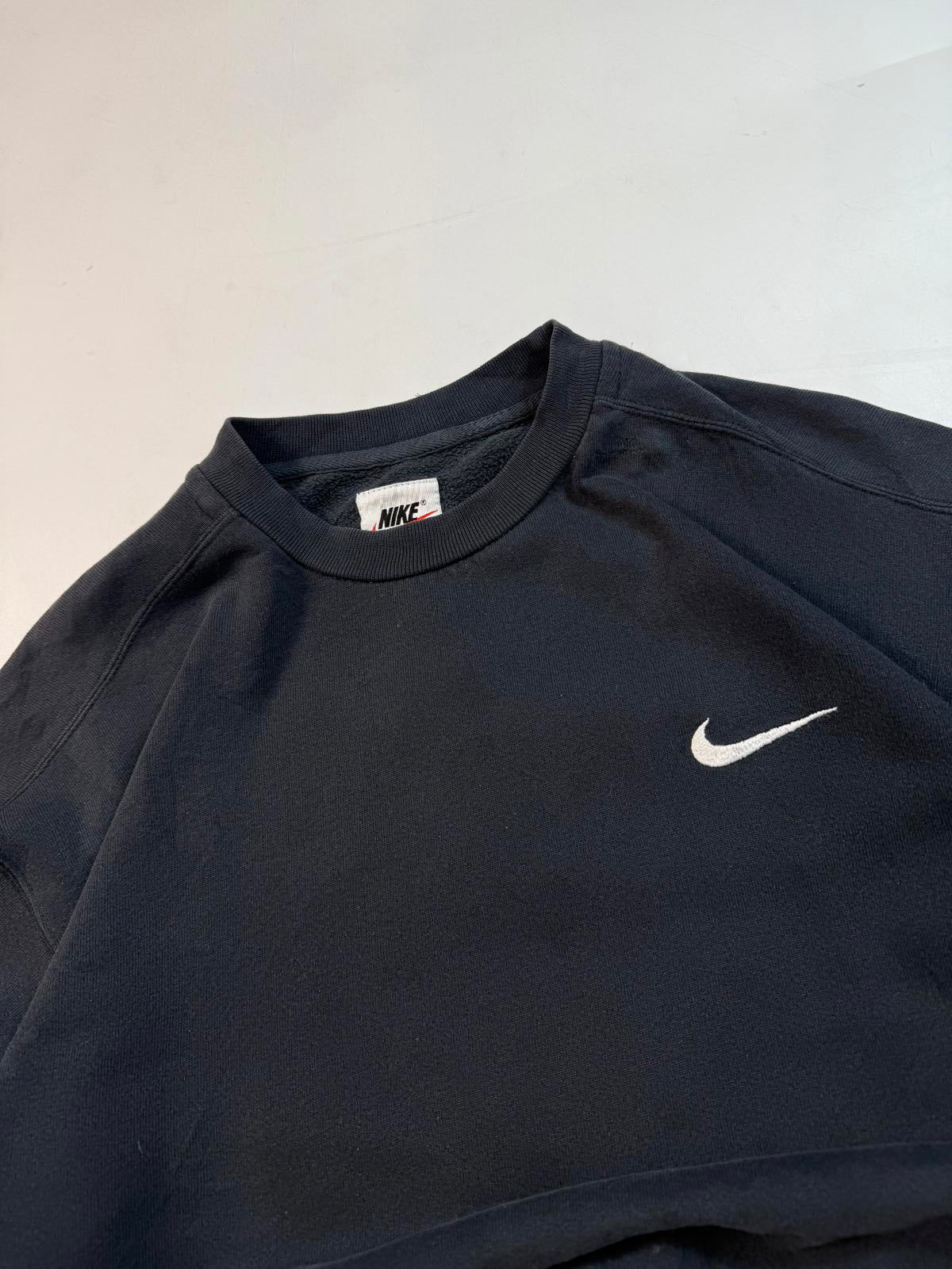 Vintage 90s Nike mini swoosh sweatshirt (M)