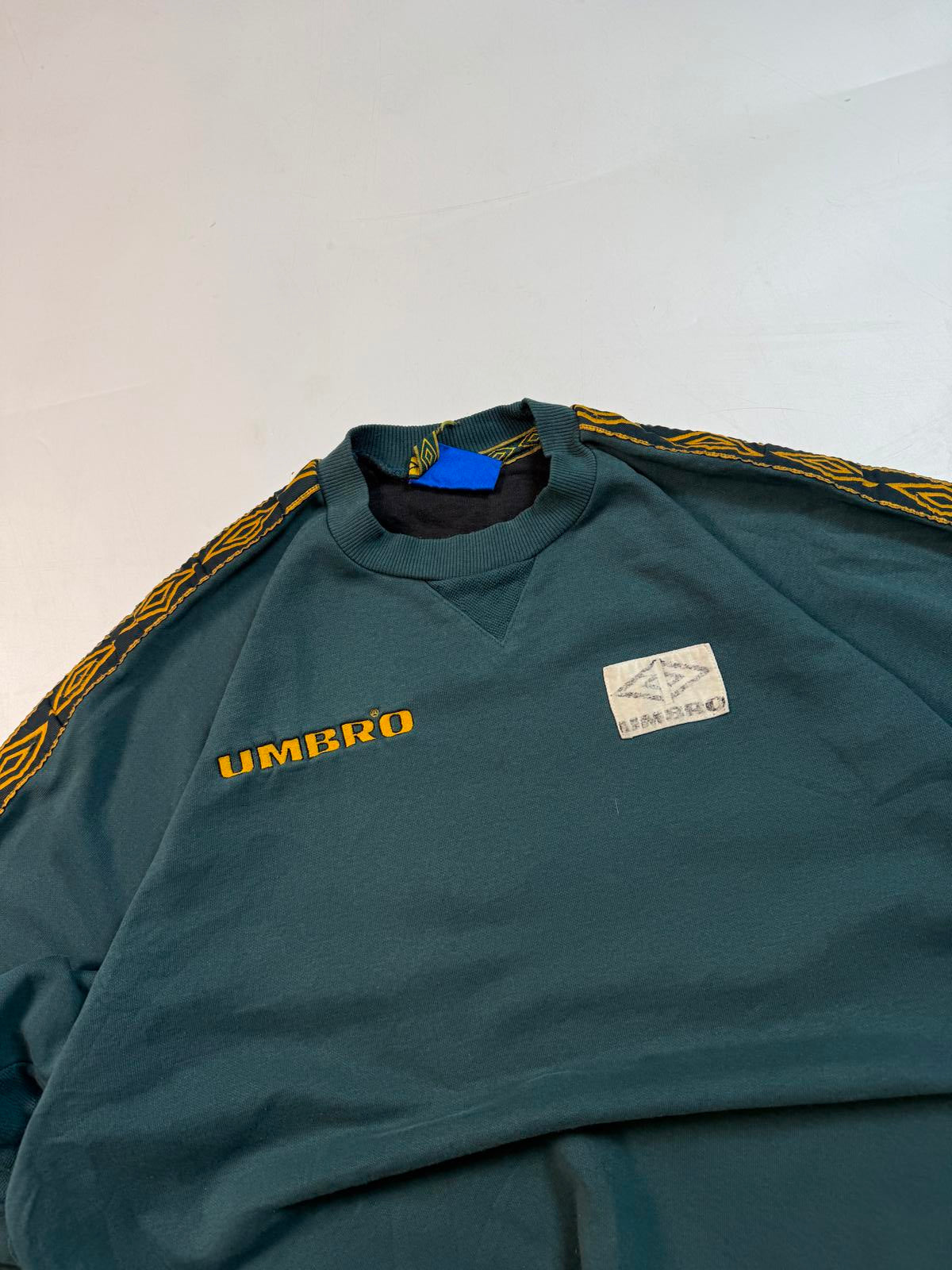 Vintage 90s Umbro side stripe sweatshirt (XL)