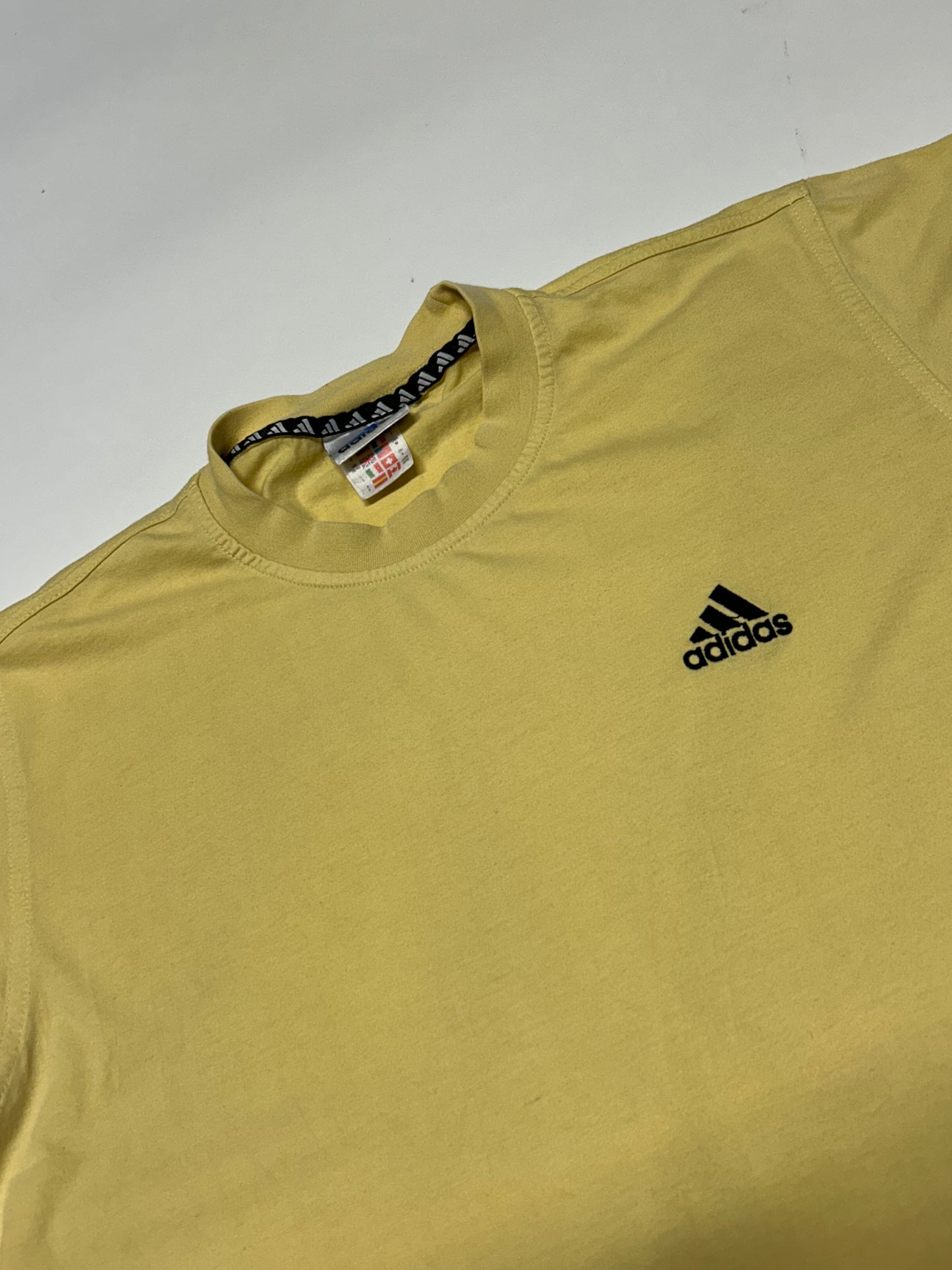 Vintage 90s adidas small logo tee (M)