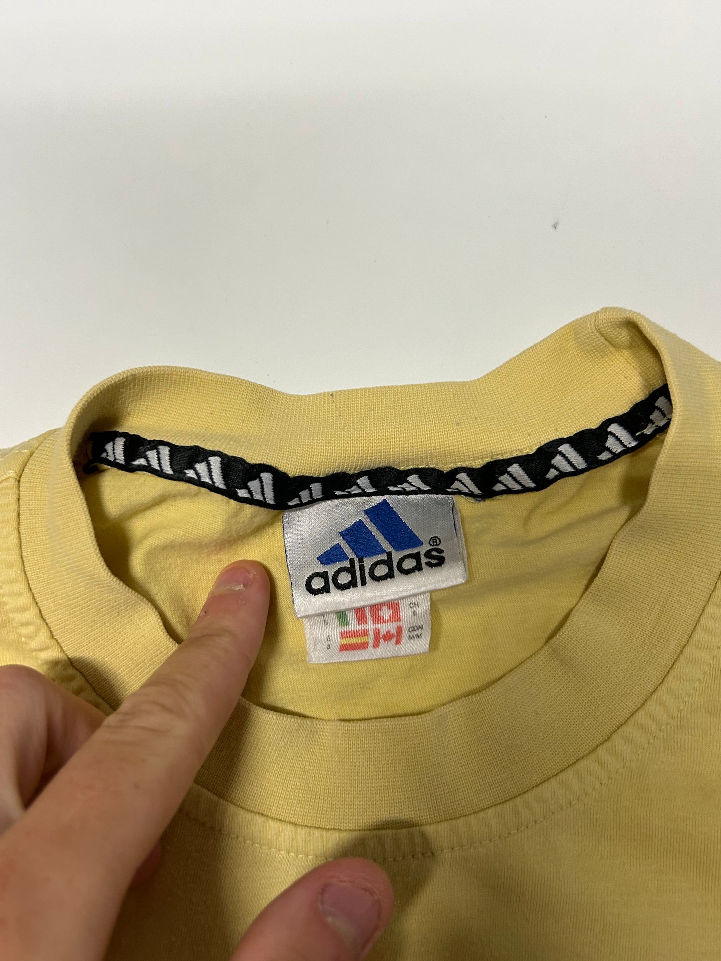 Vintage 90s adidas small logo tee (M)