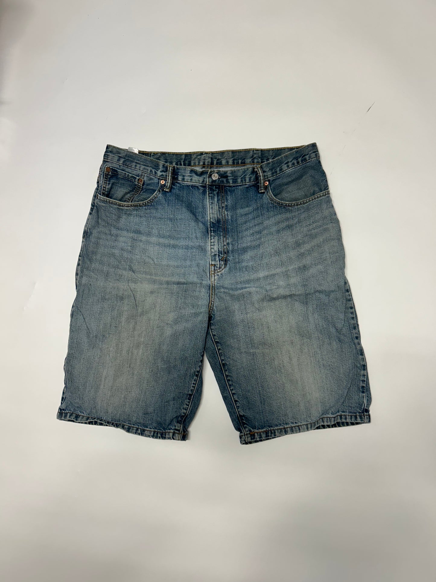 Levi's 569 baggy jorts (W40)