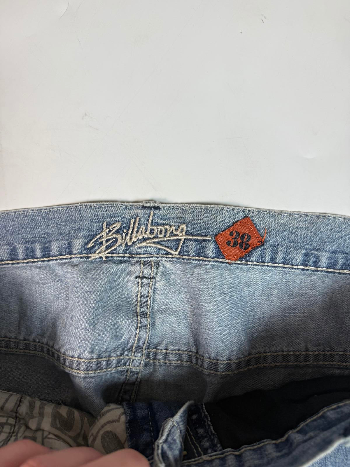 Vintage Y2K Billabong baggy hip hop Jeans (W38)