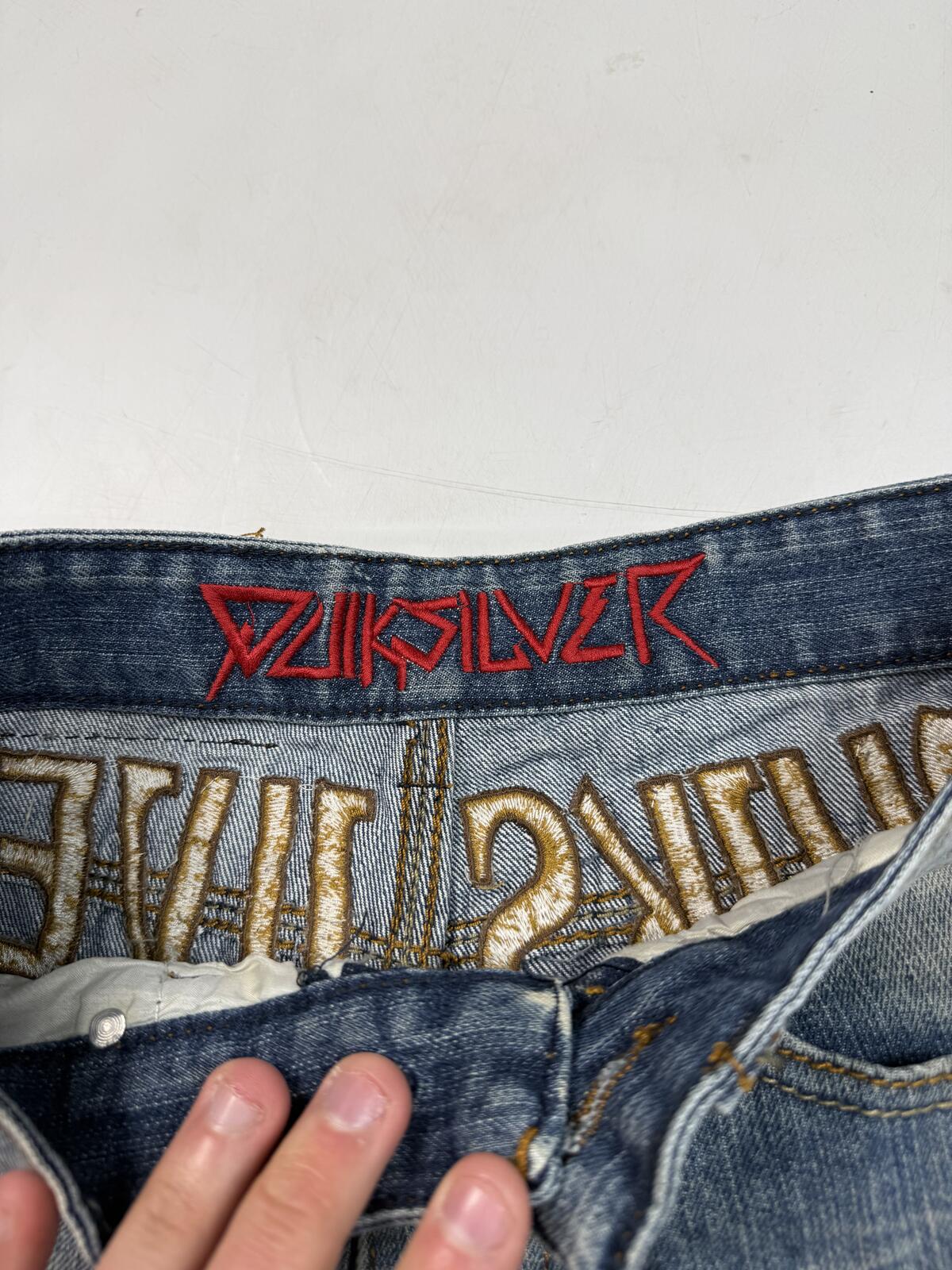 Vintage Y2K Quiksilver surfwear baggy hip hop jorts (W28)