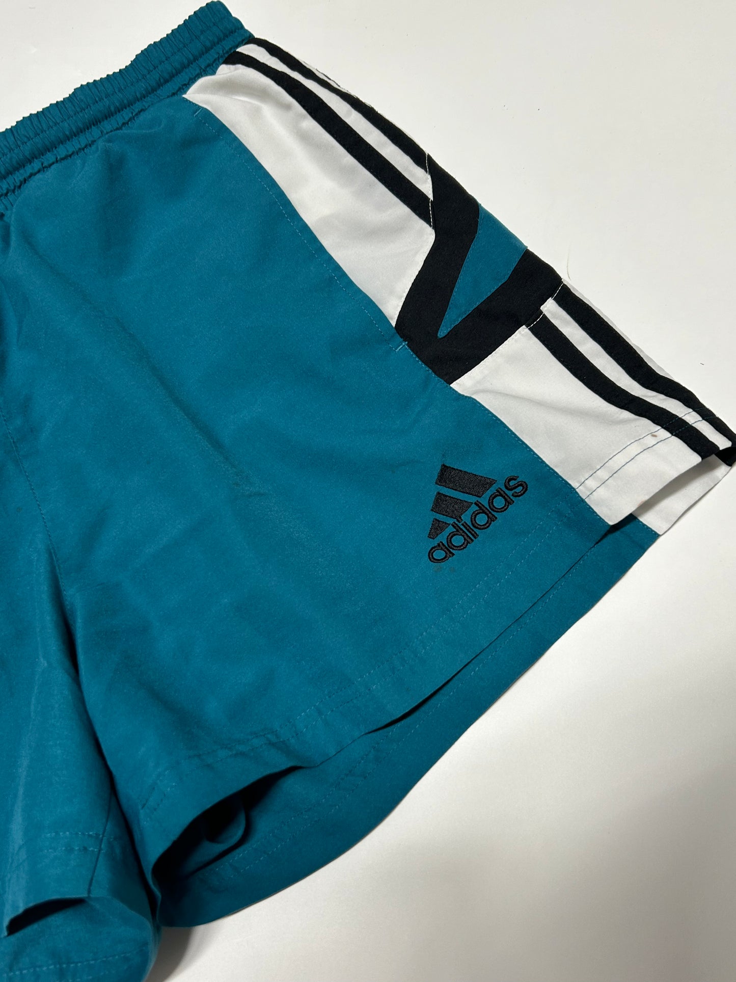 Vintage 90s Adidas shorts (L)