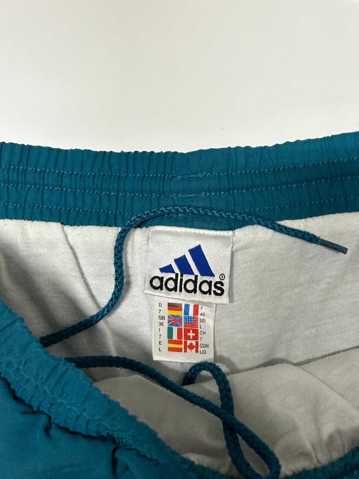 Vintage 90s Adidas shorts (L)