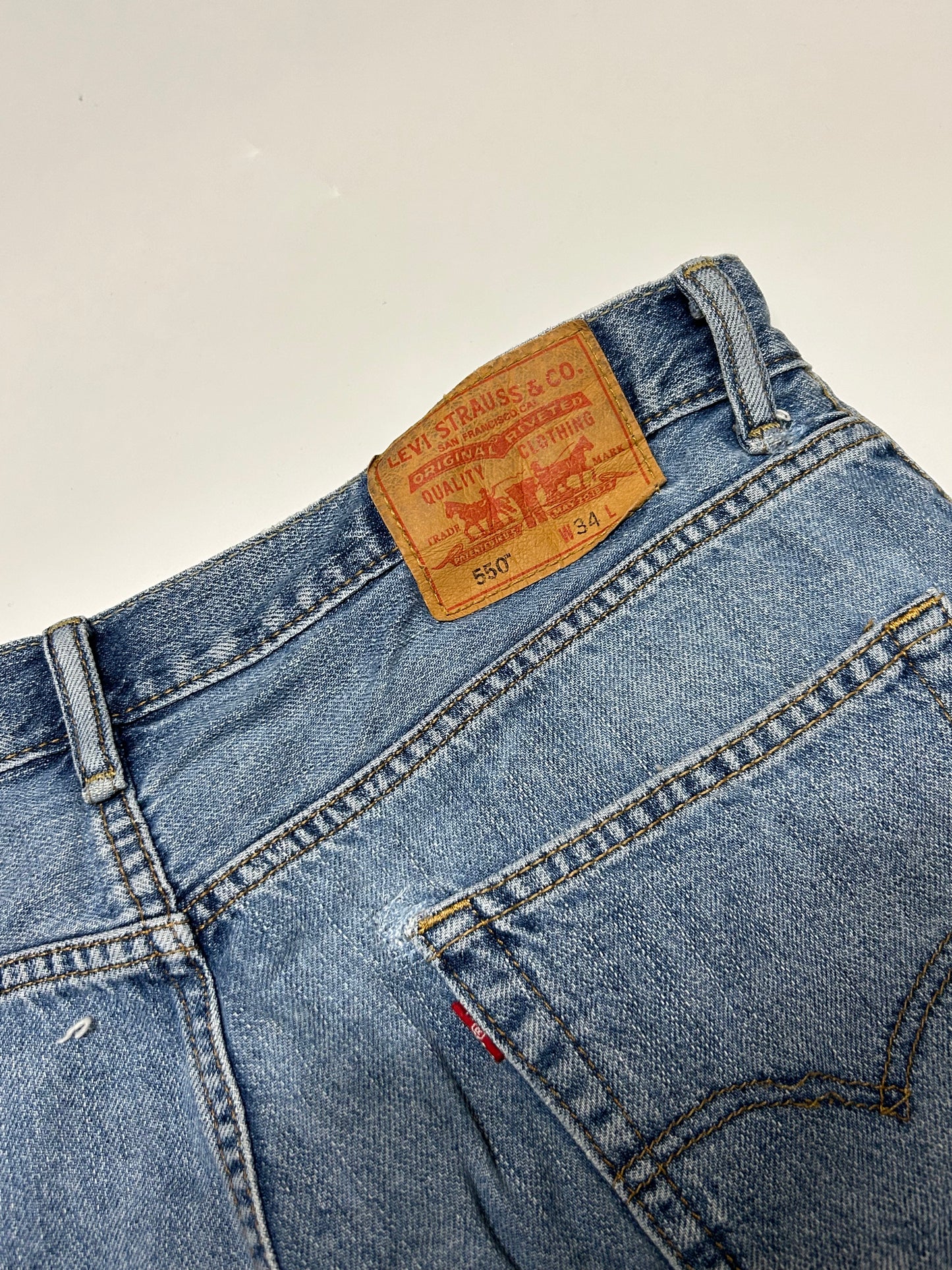 Levi's 550 jorts (W34)