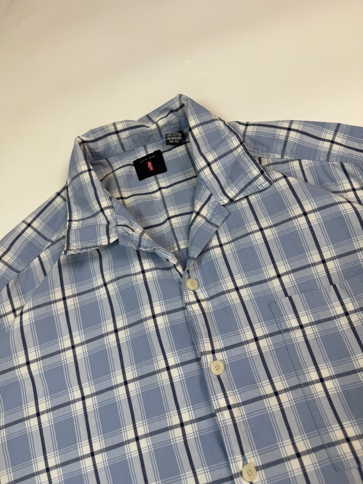 Levi's checkered short sleeve shirt (L)