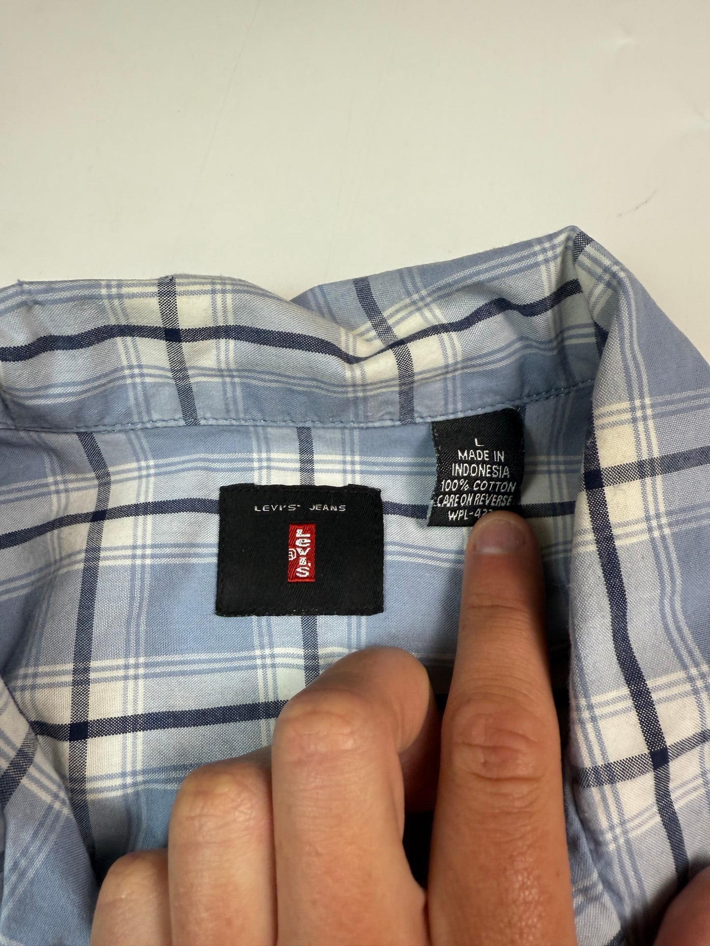 Levi's checkered short sleeve shirt (L)