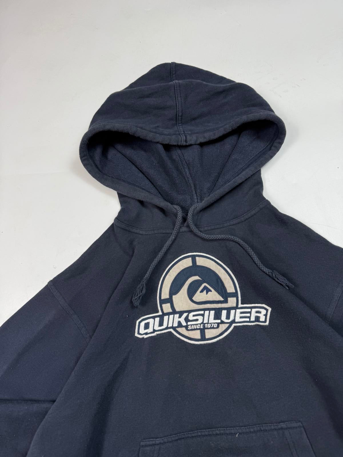 Vintage Y2K Quiksilver centre logo hoodie (Y14)