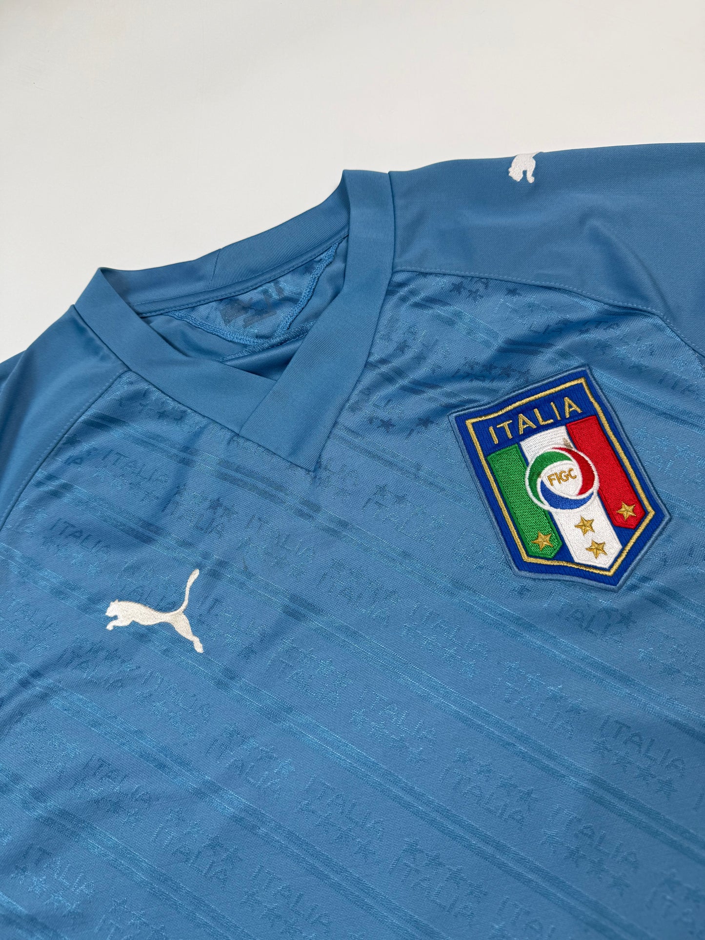 Vintage Italy 2009/10 Puma football home shirt (M)