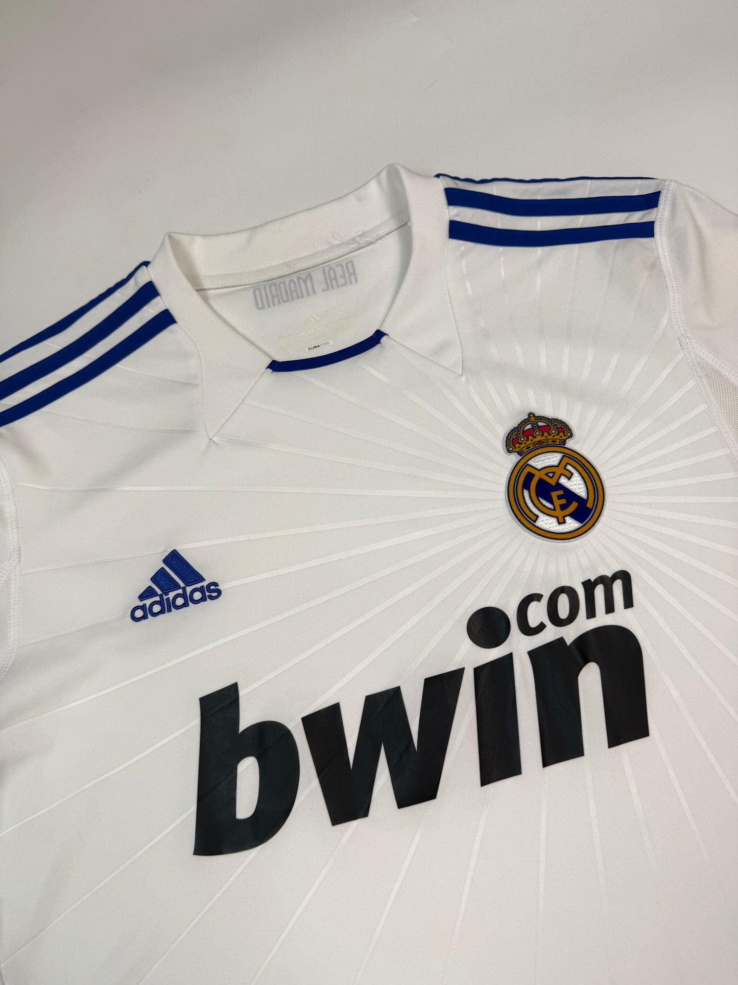 Real Madrid 2010/11 Adidas football home shirt (M)