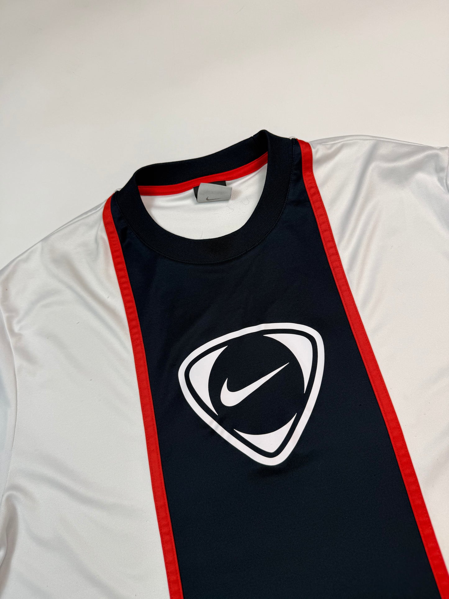 Vintage Nike shield football centre logo tee (XL)