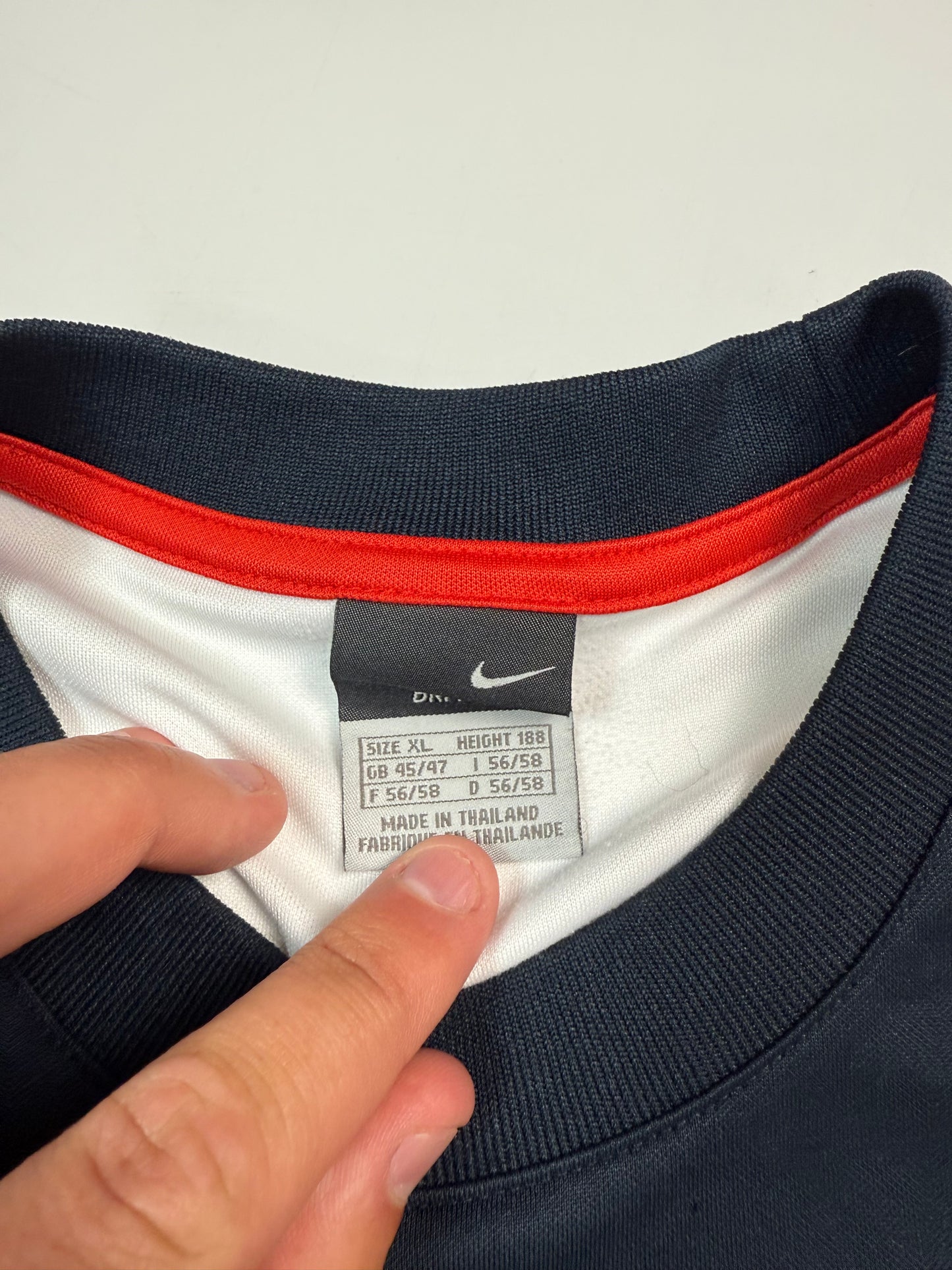 Vintage Nike shield football centre logo tee (XL)