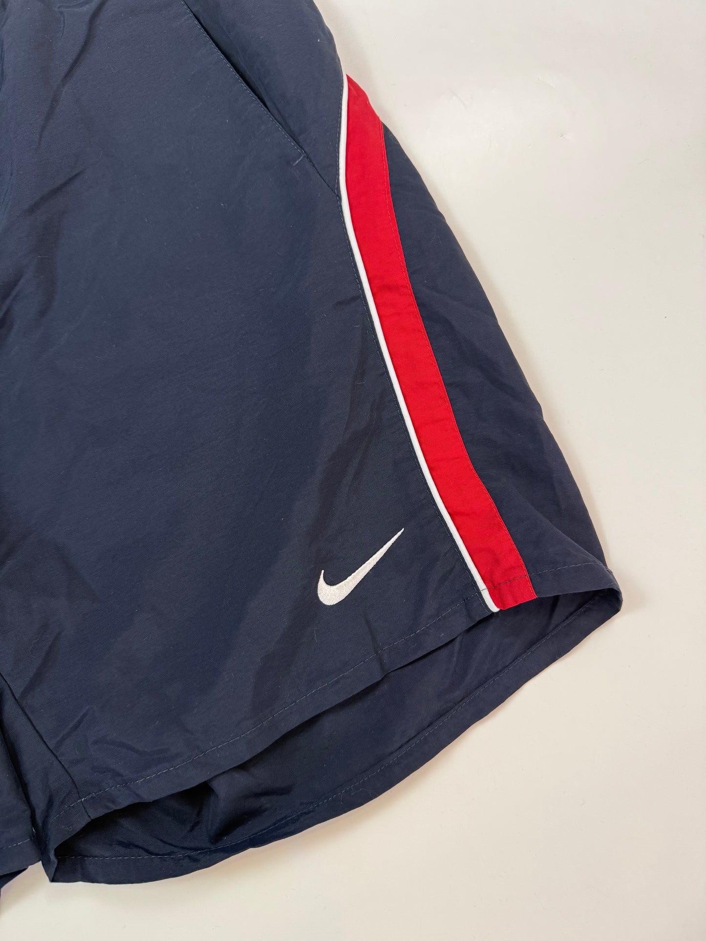 Vintage Nike mini swoosh sport shorts (M)