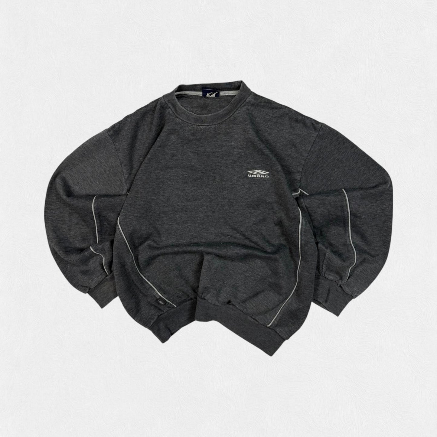 Vintage Umbro small logo sweatshirt (L)