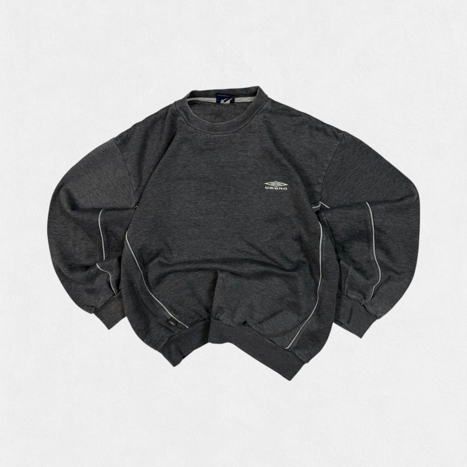 Vintage Umbro small logo sweatshirt (L)