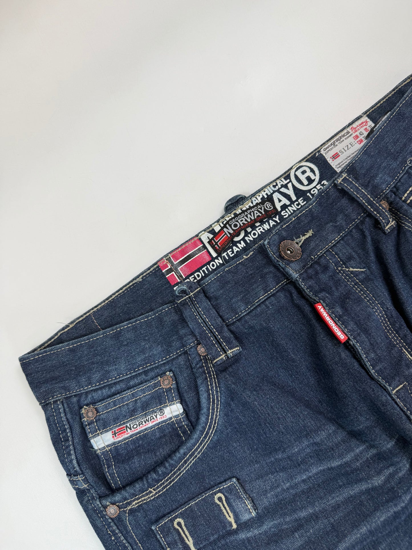 Vintage Norway baggy cargo jorts (W36)