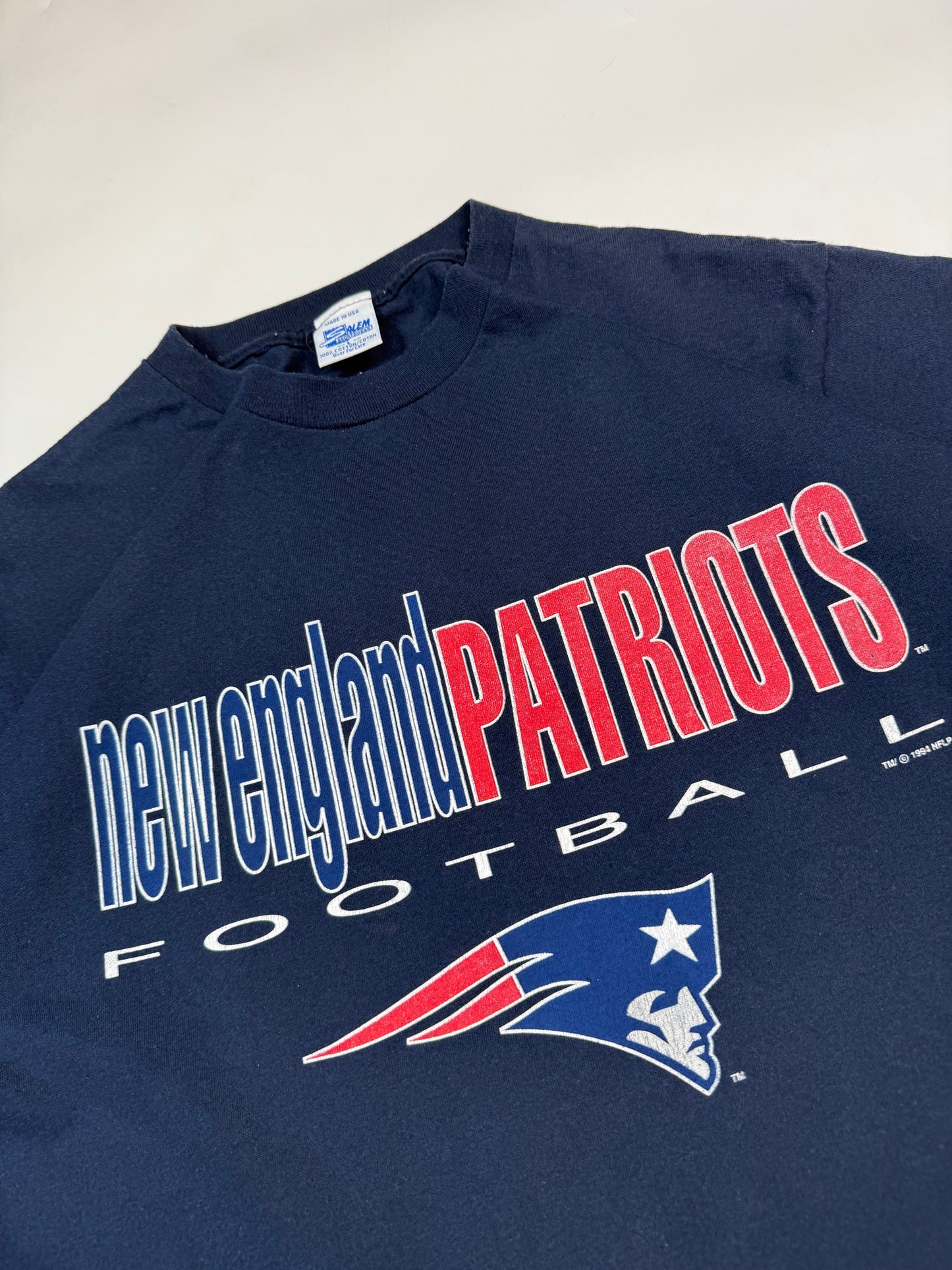 Vintage 90s New England Patriots NFL graphic tee (L)