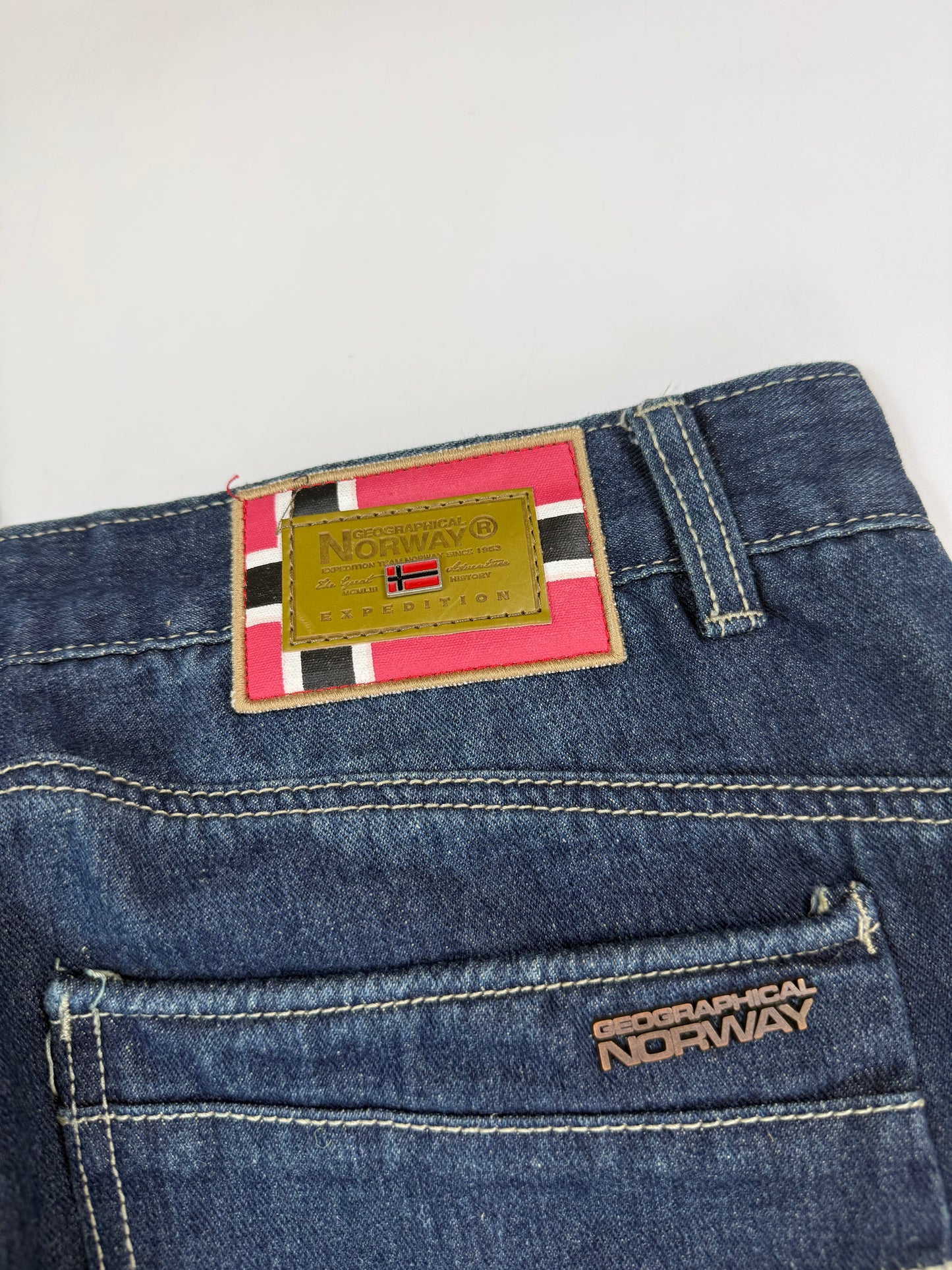 Vintage Norway baggy cargo jorts (W36)