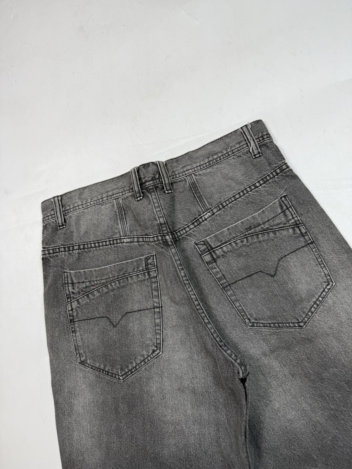 Vintage Y2K baggy hip hop jorts (W32)