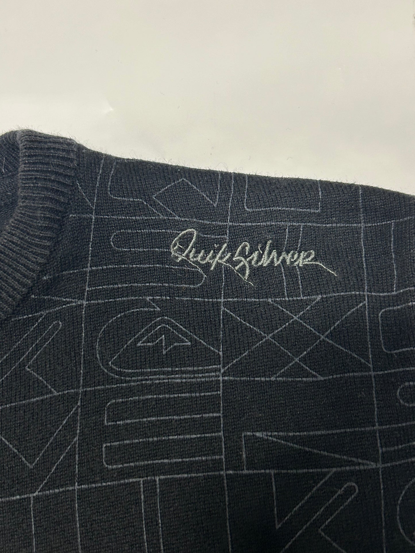 Quiksilver all over print sweater (S)