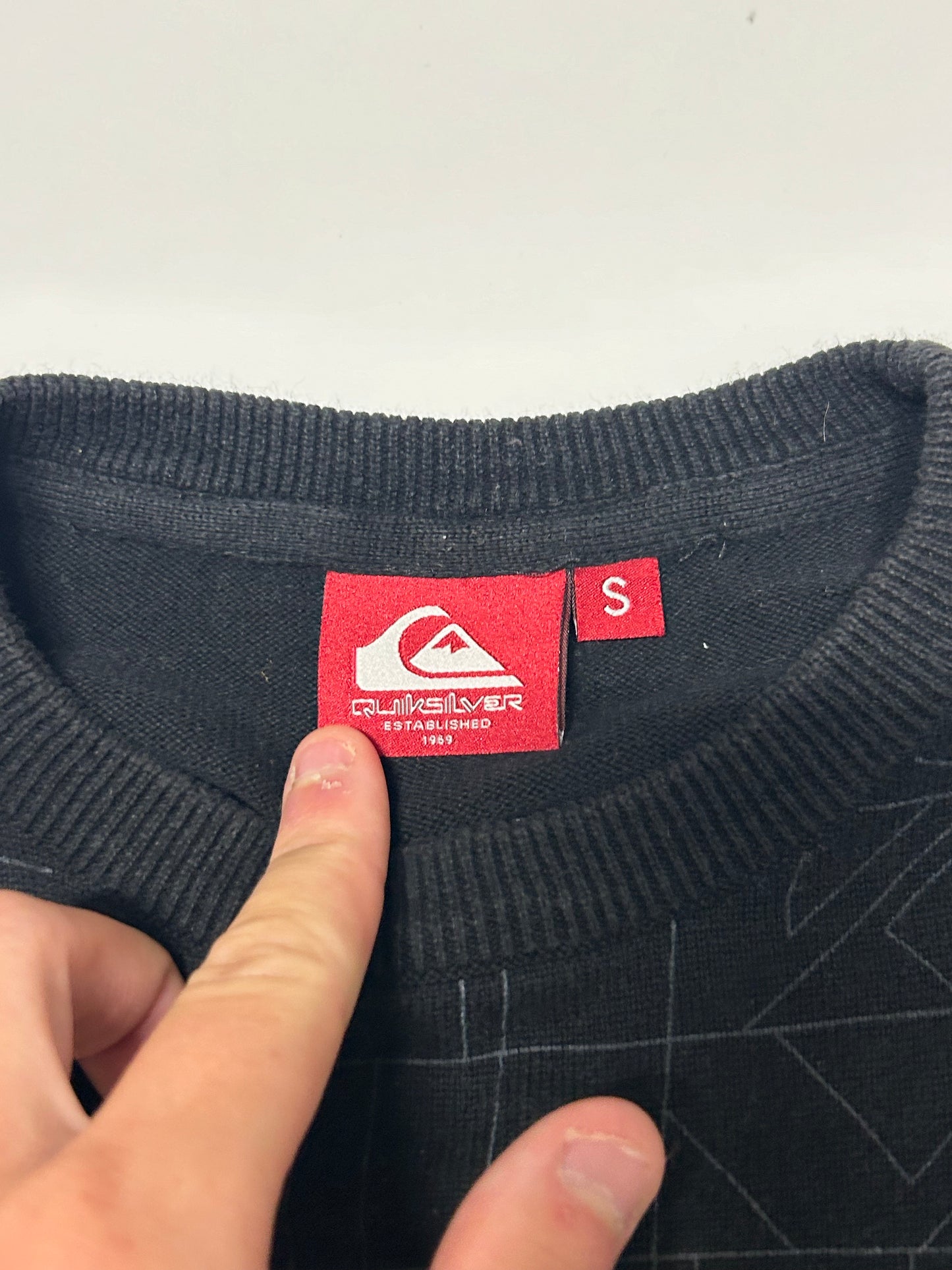 Quiksilver all over print sweater (S)