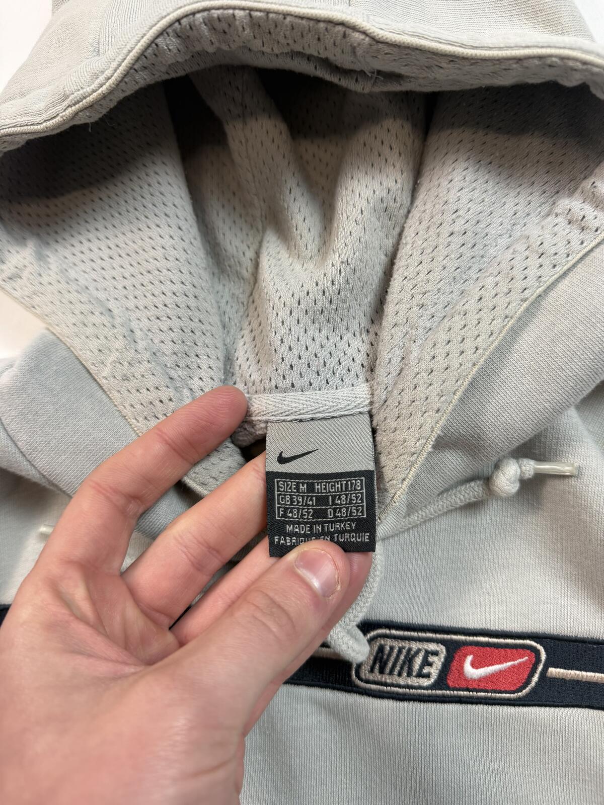 Vintage Y2K Nike hoodie (M)