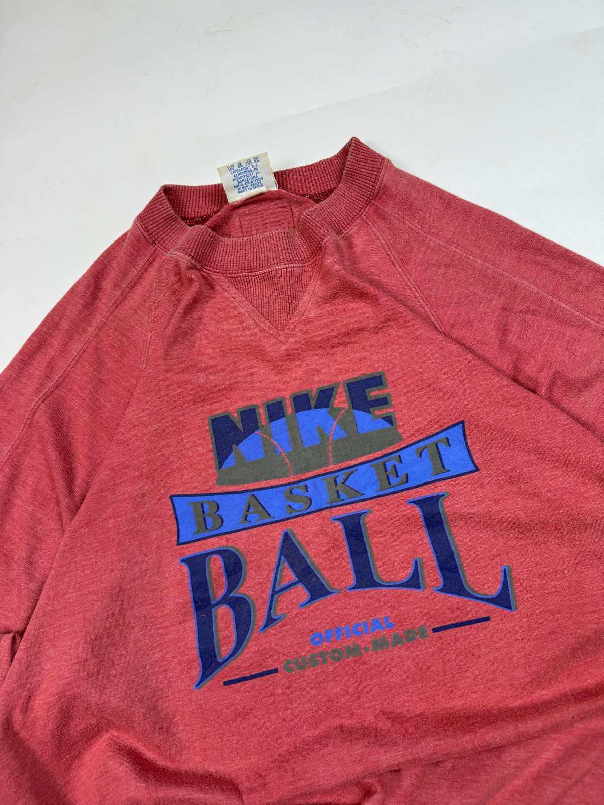 Vintage 90s Nike basketball graphic sweatshirt (L)