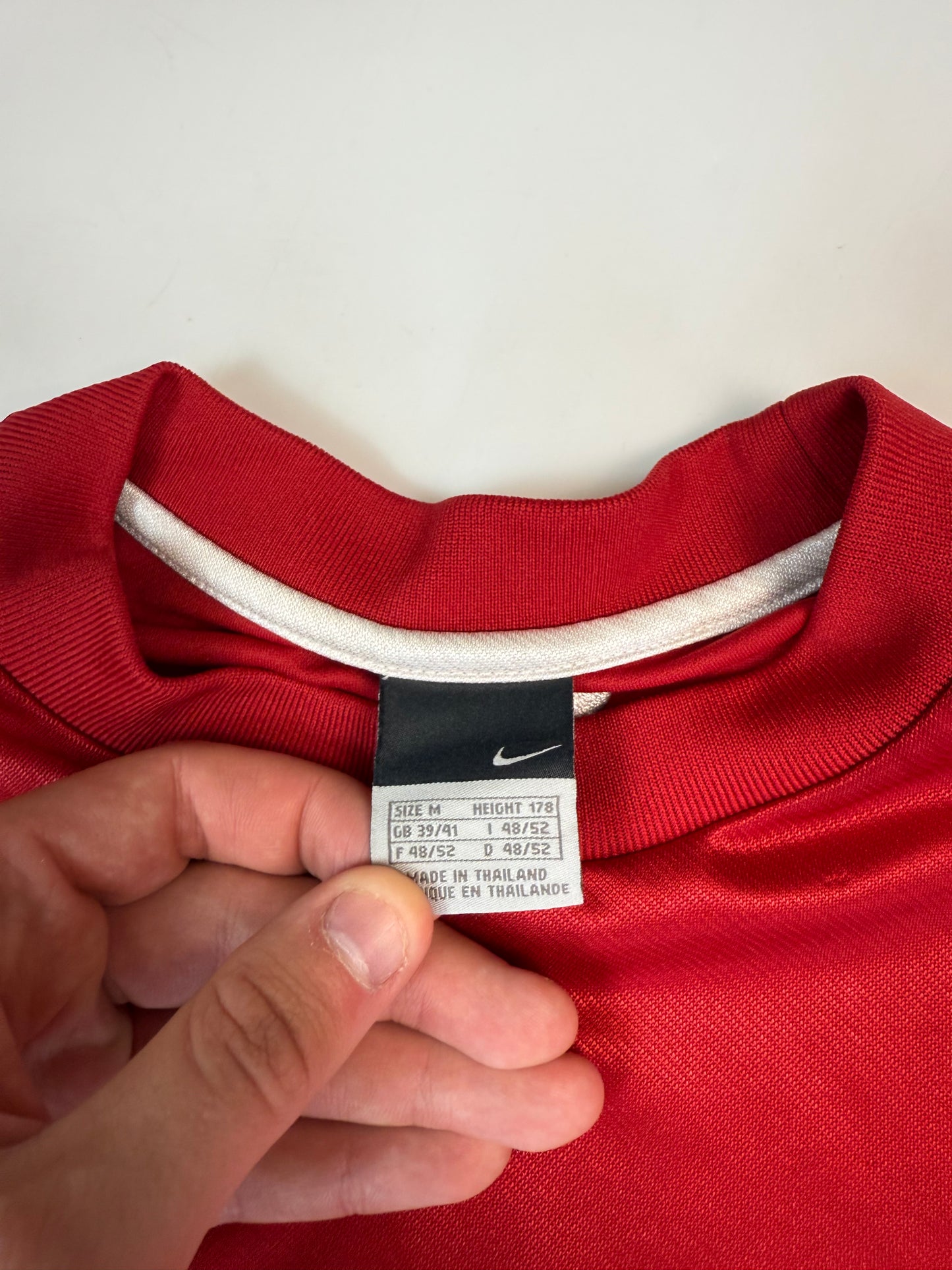 Vintage Nike shield football tee (M)