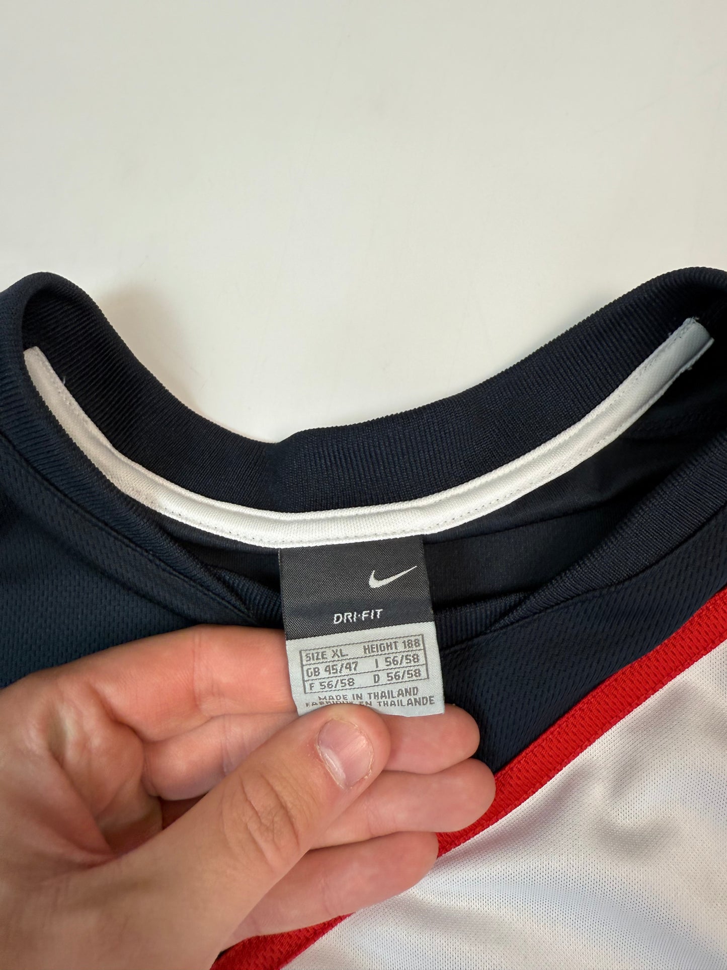 Vintage Nike shield football centre logo tee (XL)