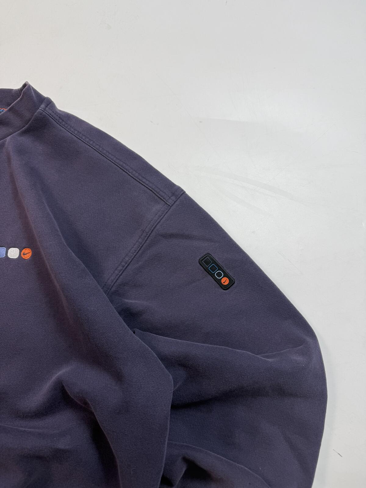 Vintage 90s Nike spell out sweatshirt (L)