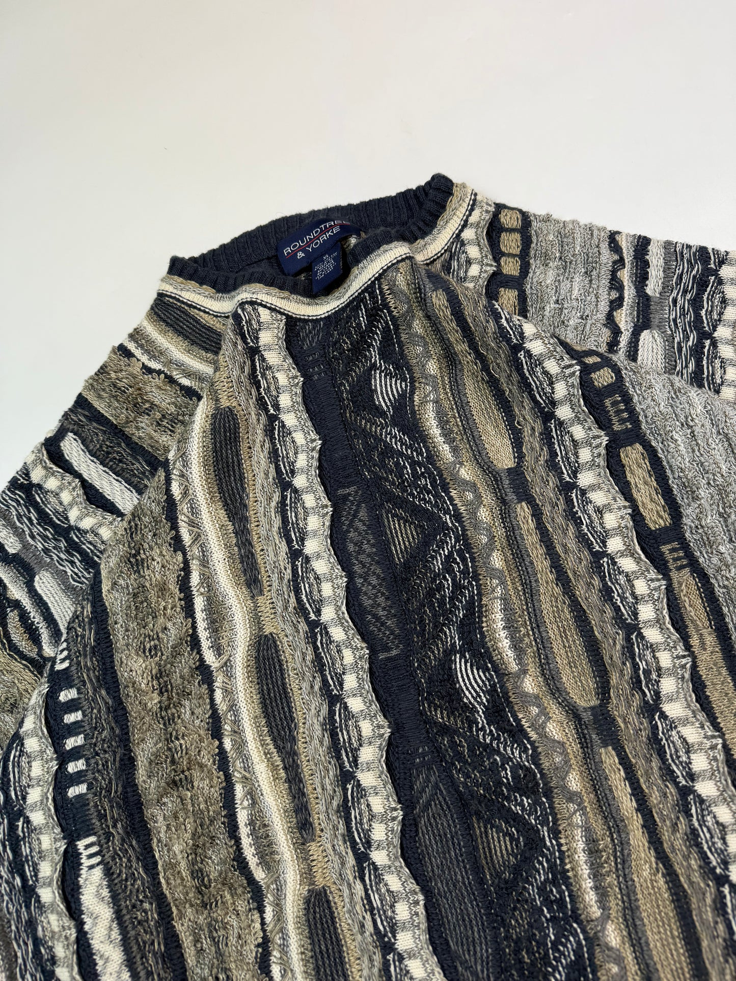 Vintage Coogi style abstract knit sweater (XL)