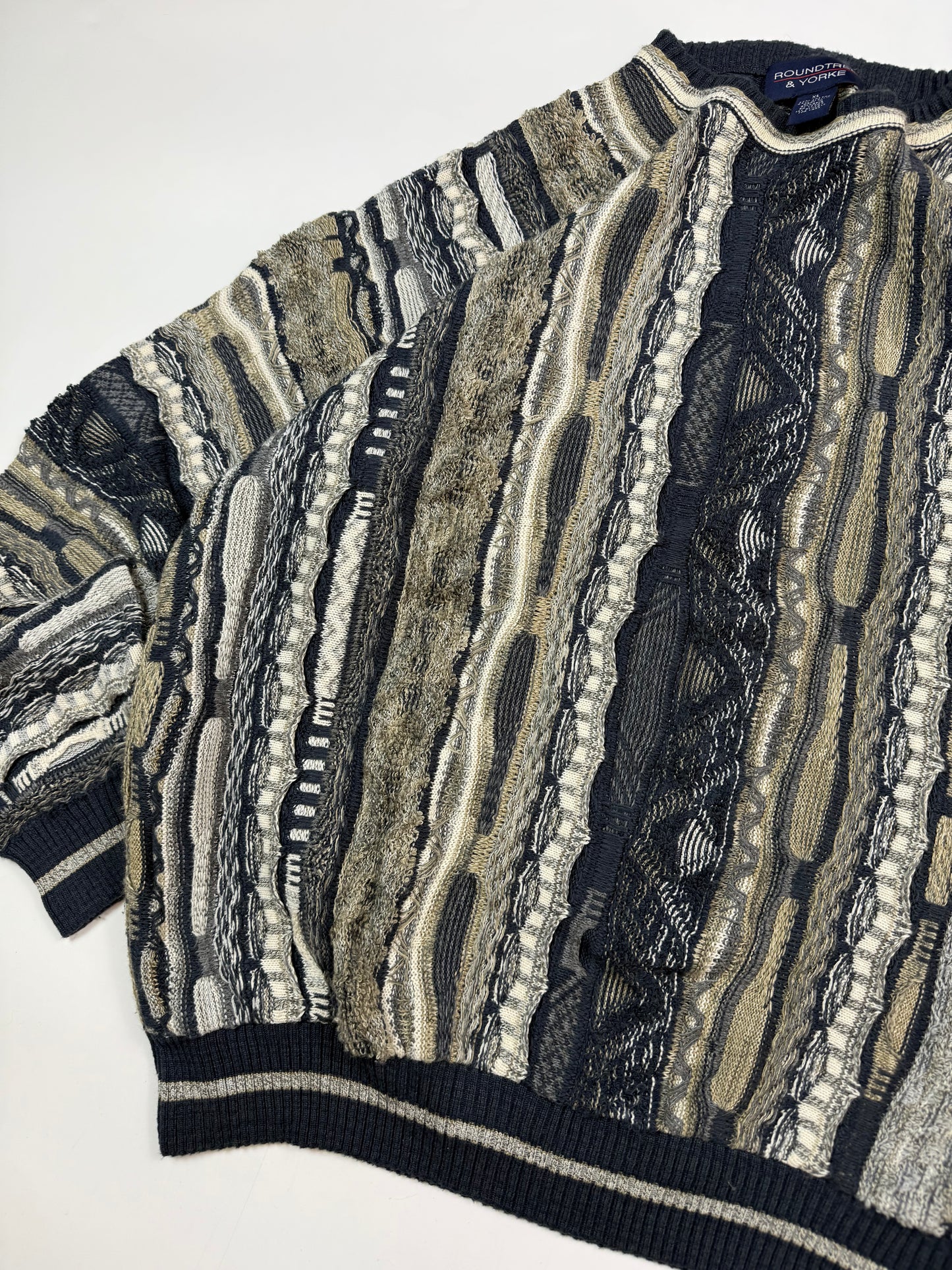Vintage Coogi style abstract knit sweater (XL)