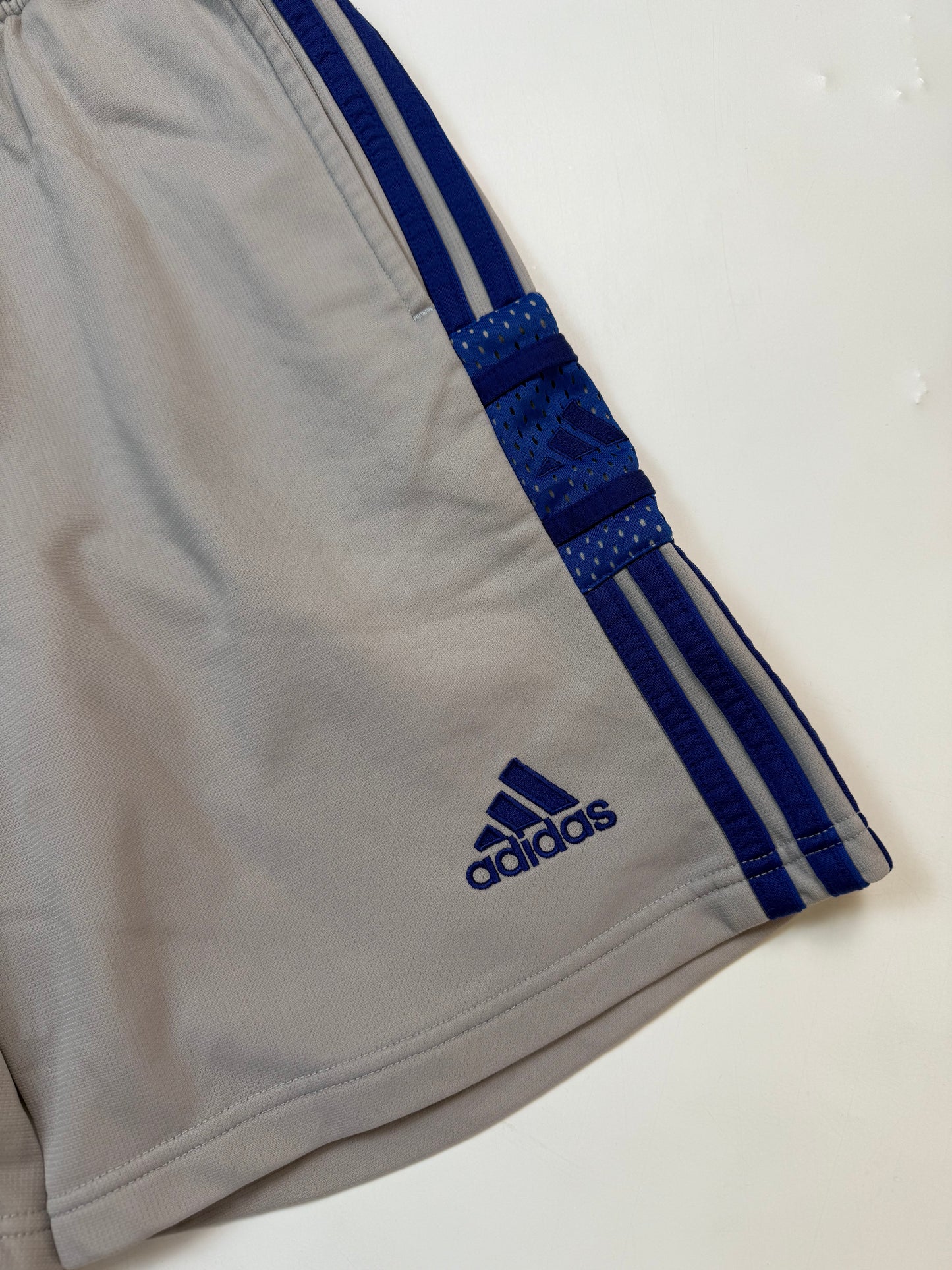 Vintage Adidas side stripe shorts (L)
