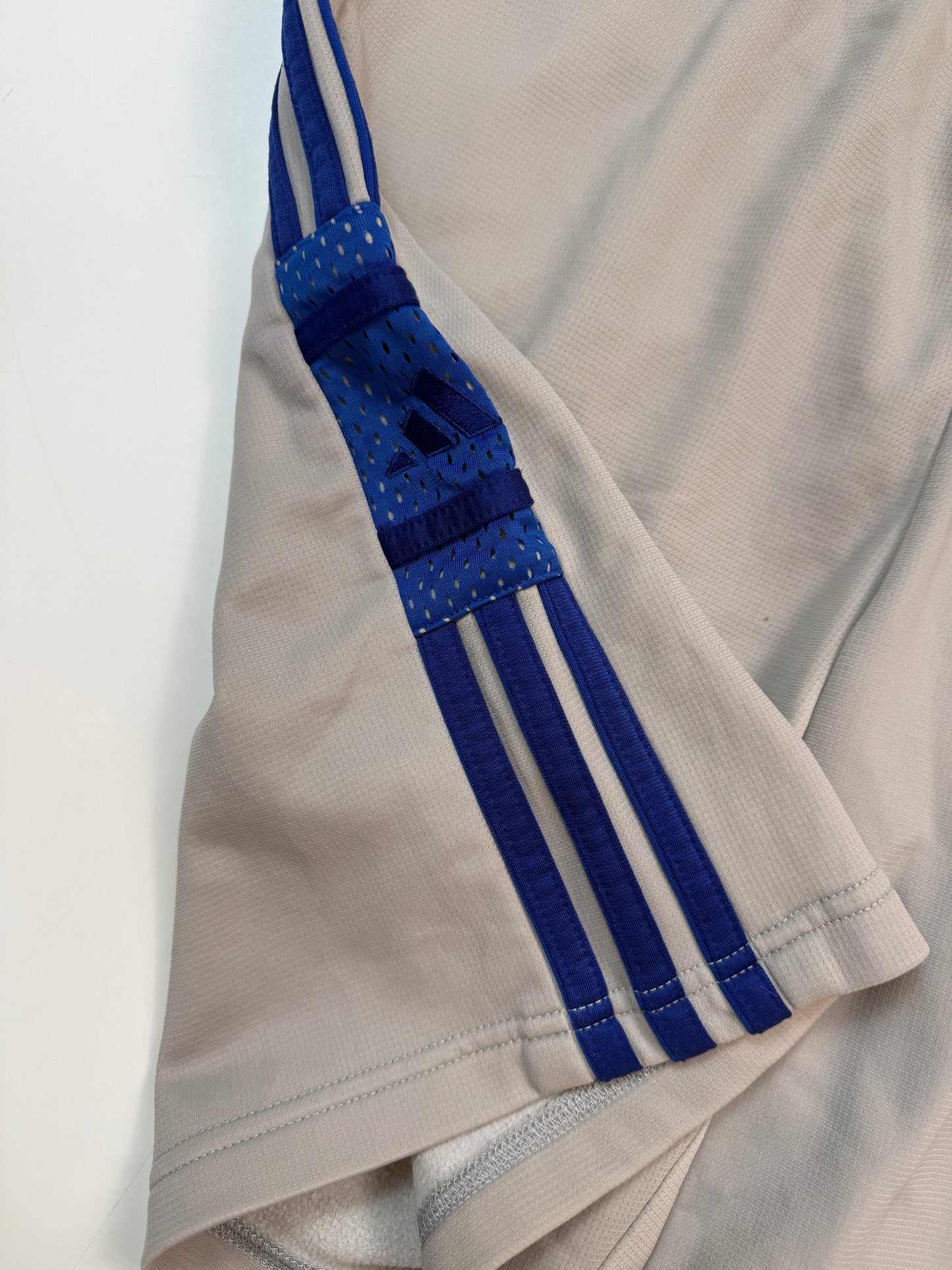 Vintage Adidas side stripe shorts (L)