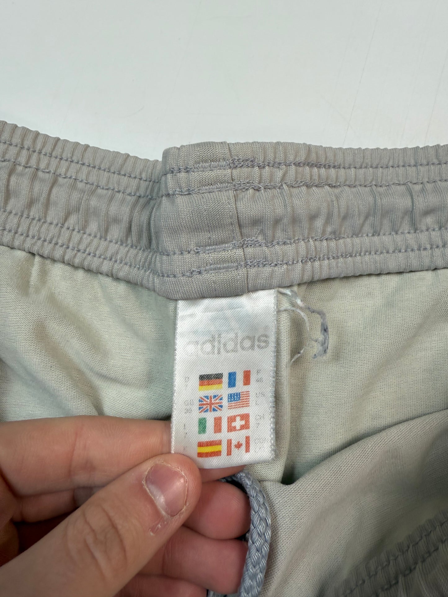 Vintage 90s Adidas baggy sport shorts (L)