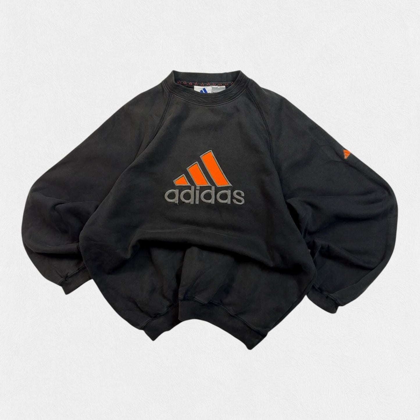 Vintage 90s adidas centre logo sweatshirt (M)