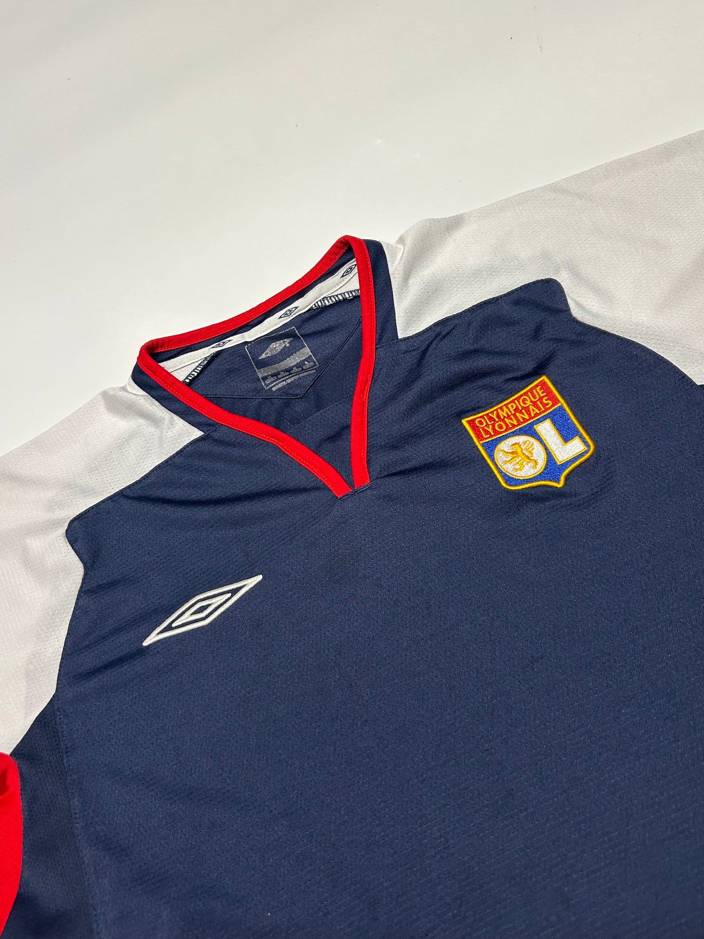 Vintage Lyon 2004-06 Umbro training shirt (M)