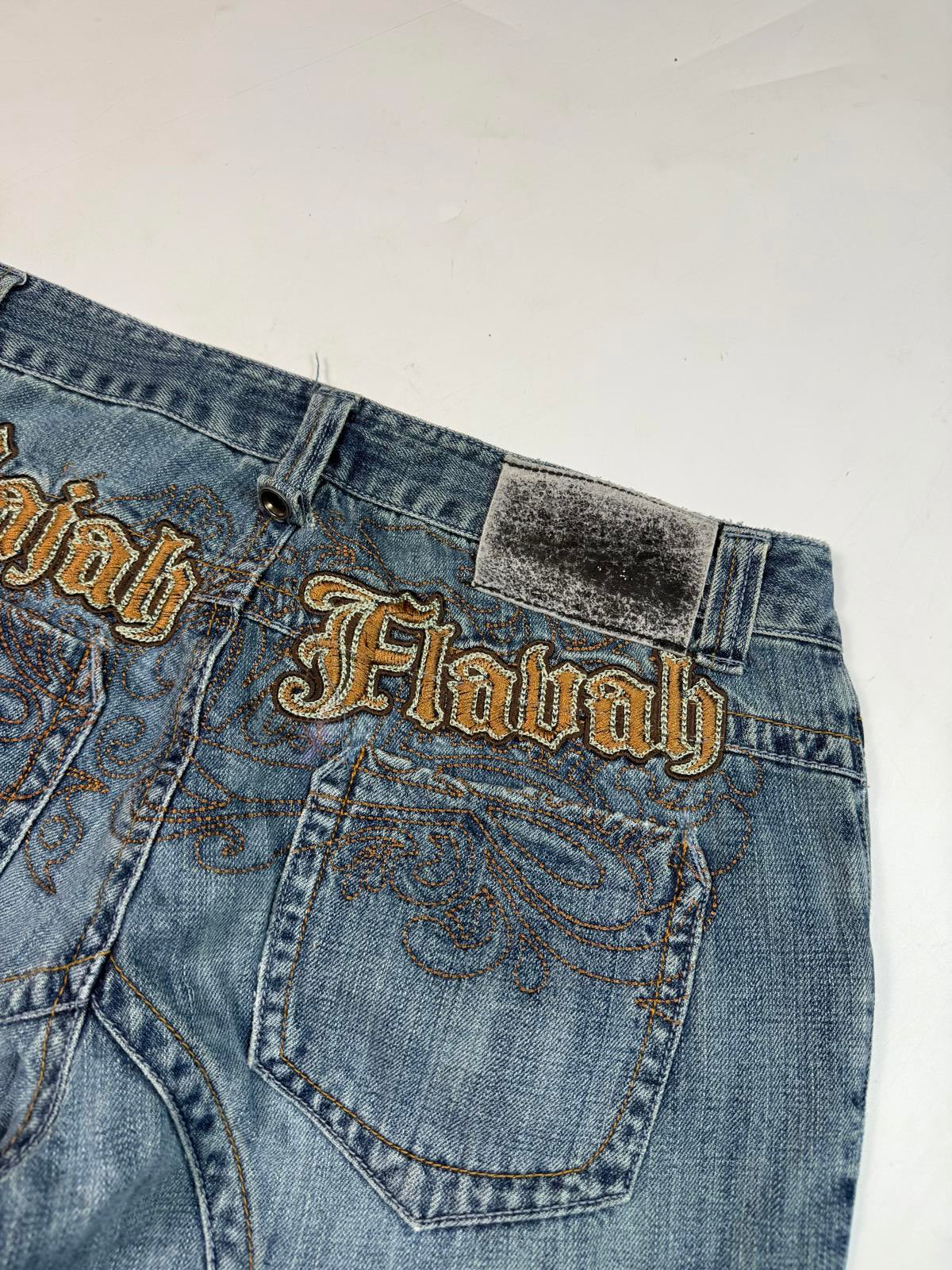 Vintage Y2K embroidered baggy hip hop Jeans (W30)