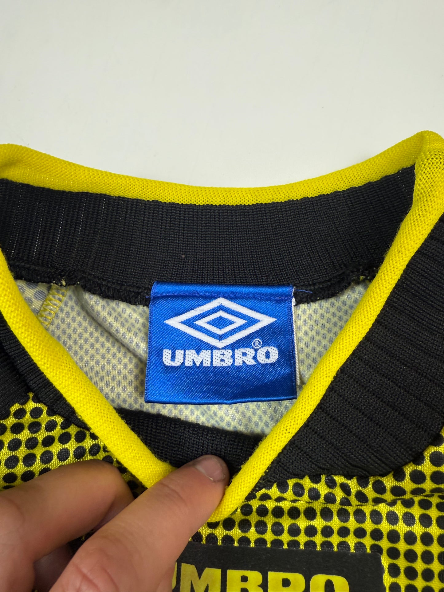 Vintage 90s Umbro goalkeeper football shirt (XL)