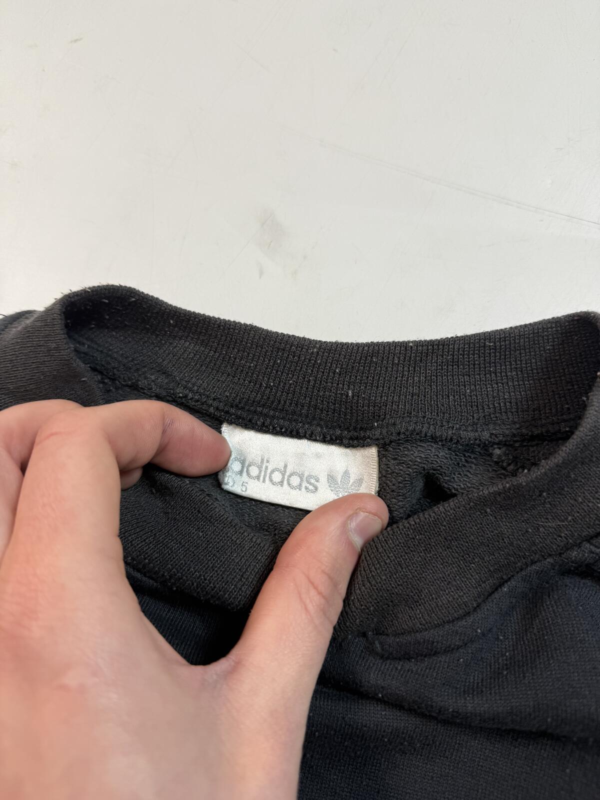 Vintage 90s adidas originals small logo sweatshirt (M)