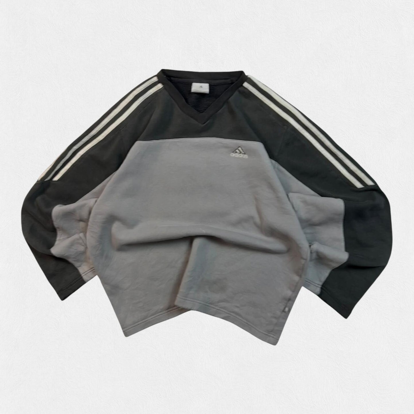 Vintage adidas small logo sweatshirt (M)
